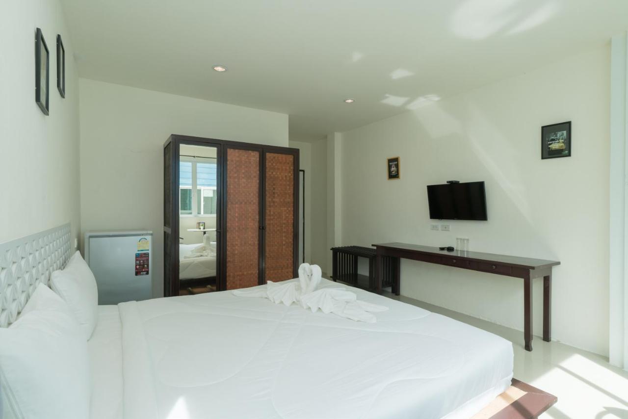 Hangover Inn Phuket Exterior photo